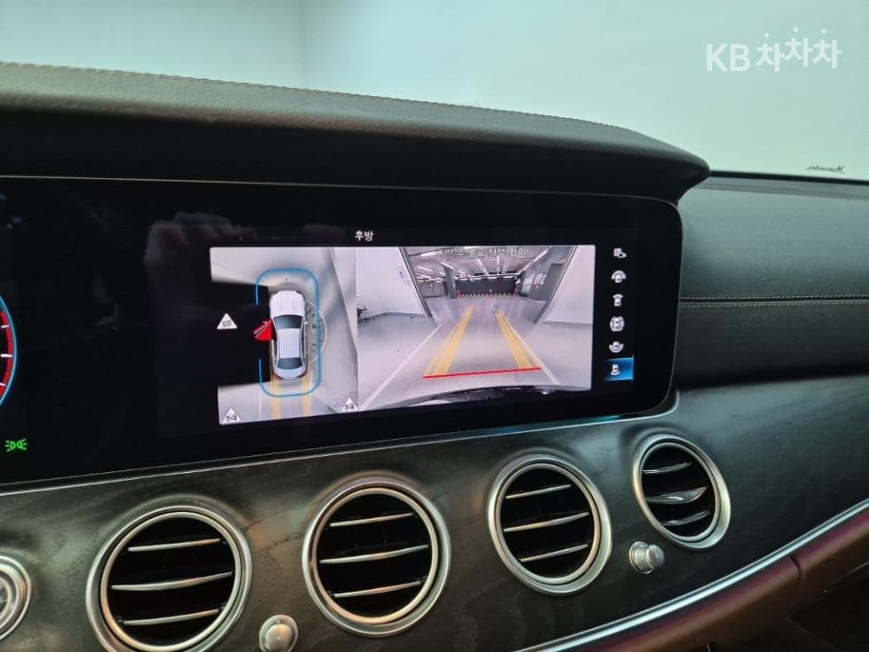 Mercedes-Benz E-Class (W213)E250 AMG Line - 15