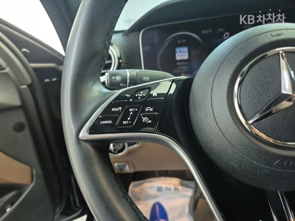 Mercedes-Benz E-Class (W213)E250 AMG Line - 16
