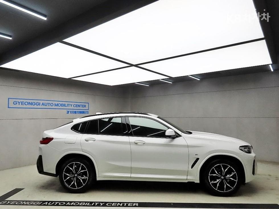BMW New X4 (G02)xDrive 20i xLine - 2