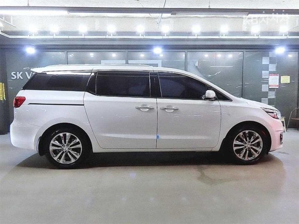 Kia All New Carnival9-seater 2.2 Diesel Noblesse Special (special feature/edition) - 3