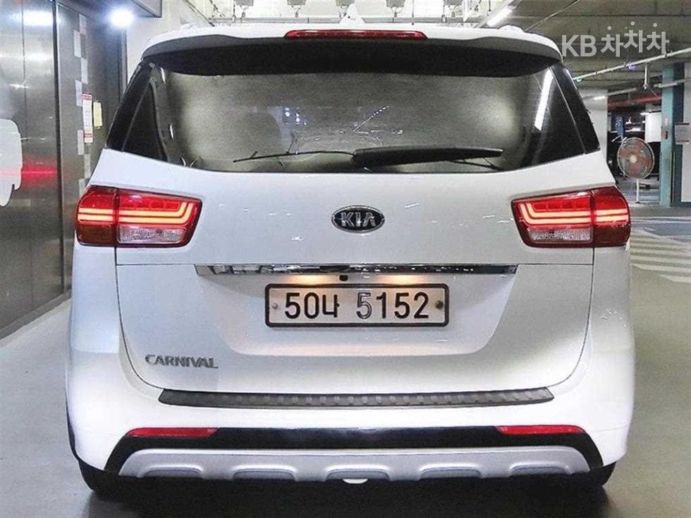 Kia All New Carnival9-seater 2.2 Diesel Noblesse Special (special feature/edition) - 5