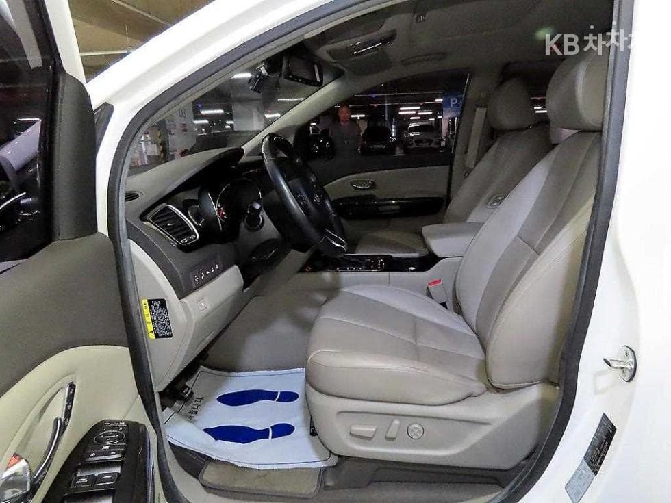 Kia All New Carnival9-seater 2.2 Diesel Noblesse Special (special feature/edition) - 6