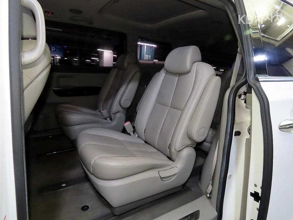 Kia All New Carnival9-seater 2.2 Diesel Noblesse Special (special feature/edition) - 7