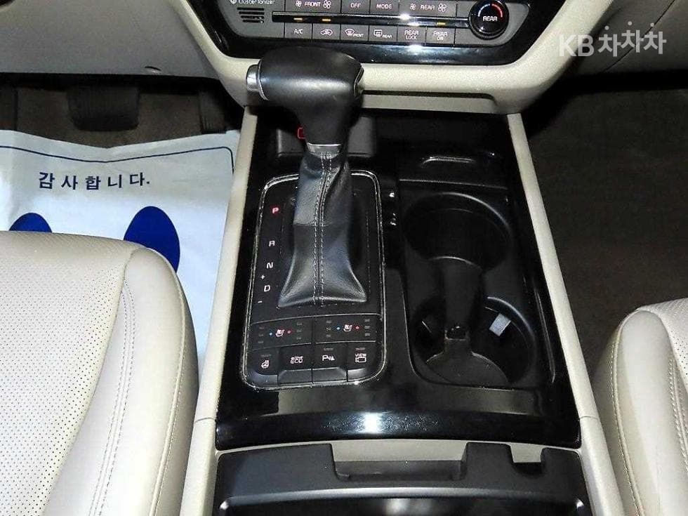 Kia All New Carnival9-seater 2.2 Diesel Noblesse Special (special feature/edition) - 12