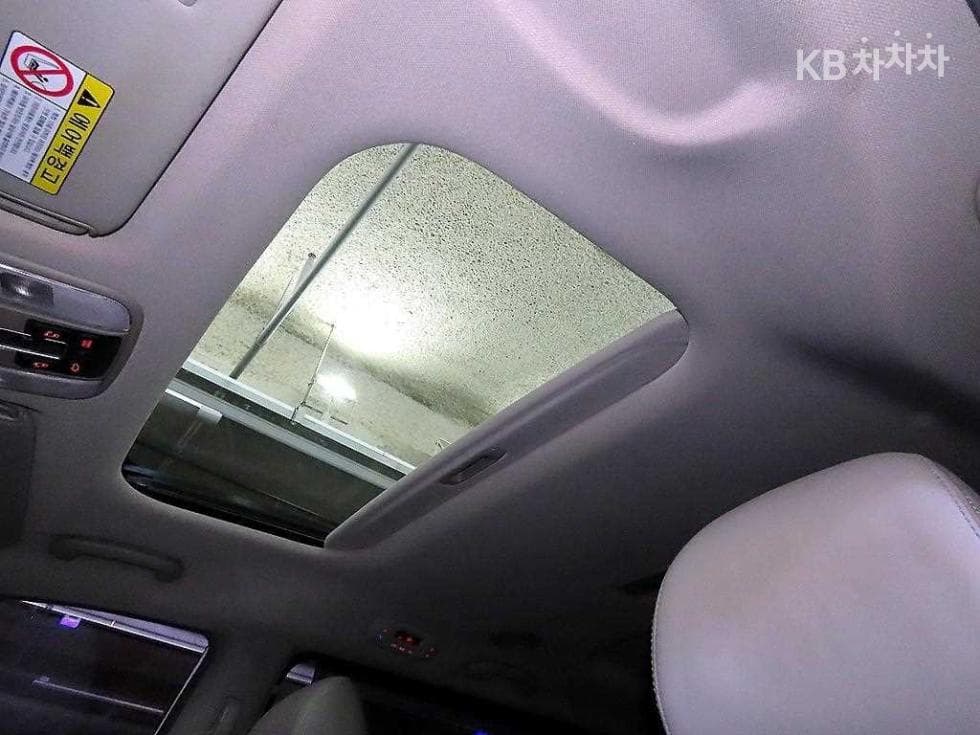 Kia All New Carnival9-seater 2.2 Diesel Noblesse Special (special feature/edition) - 14