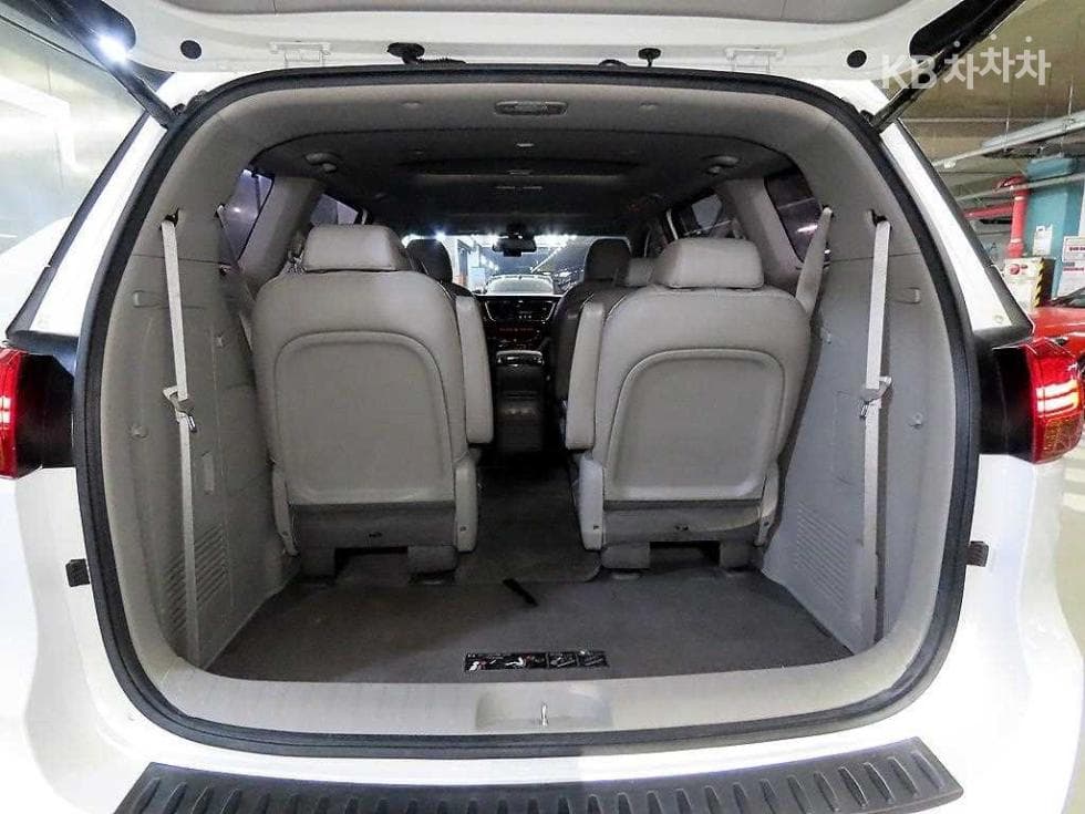 Kia All New Carnival9-seater 2.2 Diesel Noblesse Special (special feature/edition) - 16