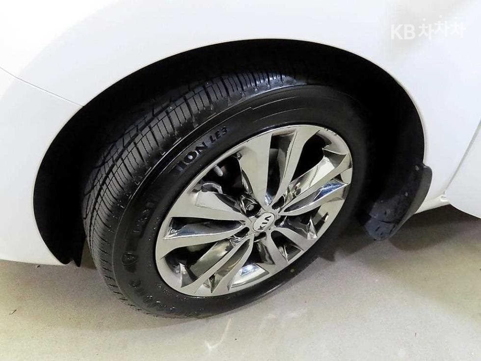 Kia All New Carnival9-seater 2.2 Diesel Noblesse Special (special feature/edition) - 20