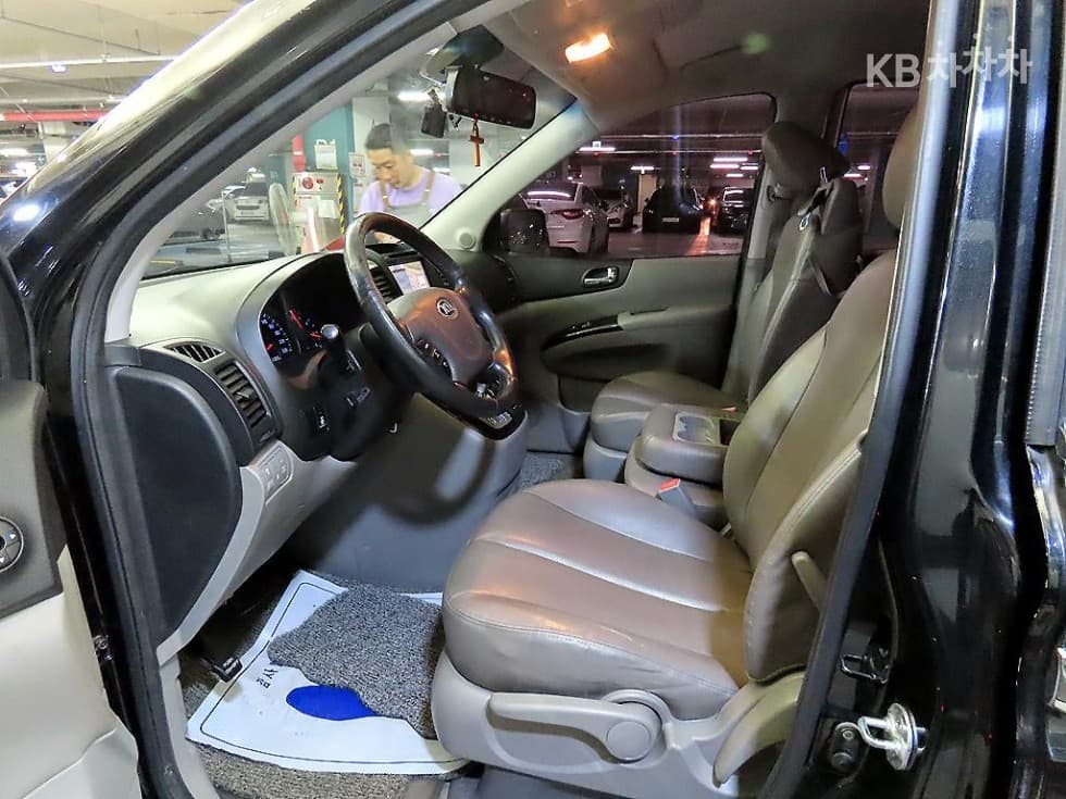 Kia Carnival RNewCarnival Limousine GLX Highest-end Type - 6