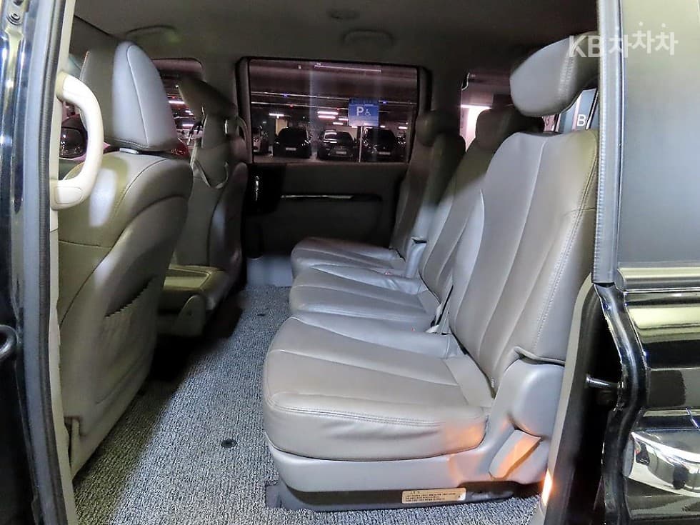 Kia Carnival RNewCarnival Limousine GLX Highest-end Type - 7