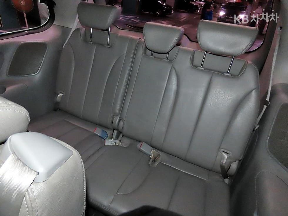 Kia Carnival RNewCarnival Limousine GLX Highest-end Type - 8