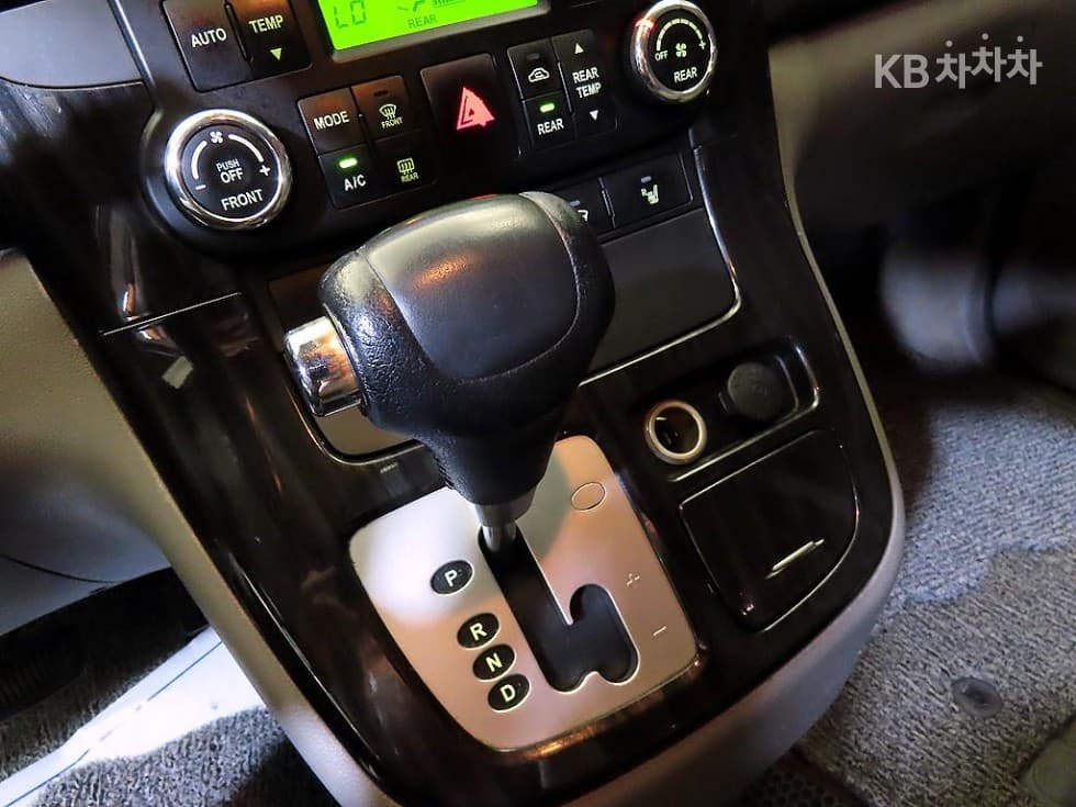 Kia Carnival RNewCarnival Limousine GLX Highest-end Type - 13