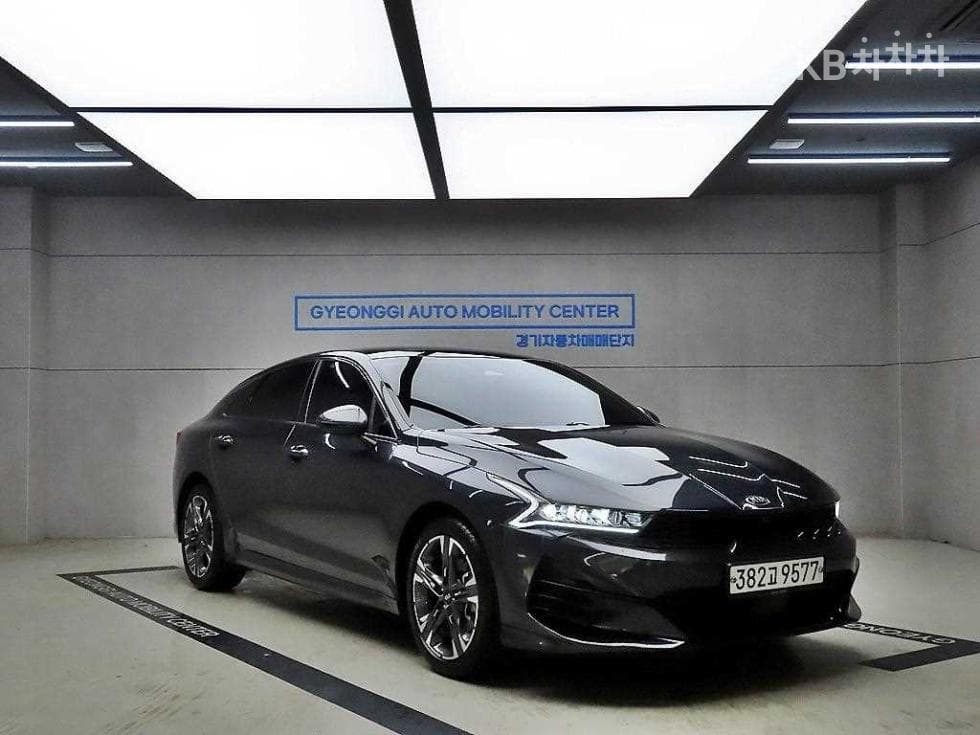 Kia K5 3rd Gen 2.0 Gasoline Signature - Image 1