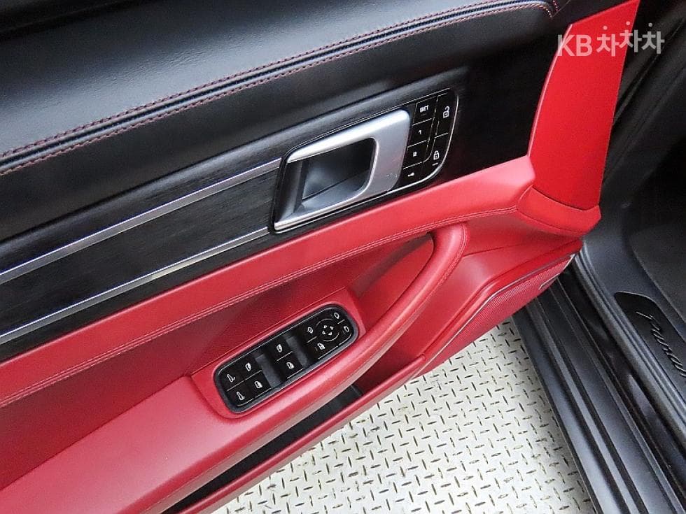 Porsche 파나메라 (971)4.0 GTS Стандартен - 12