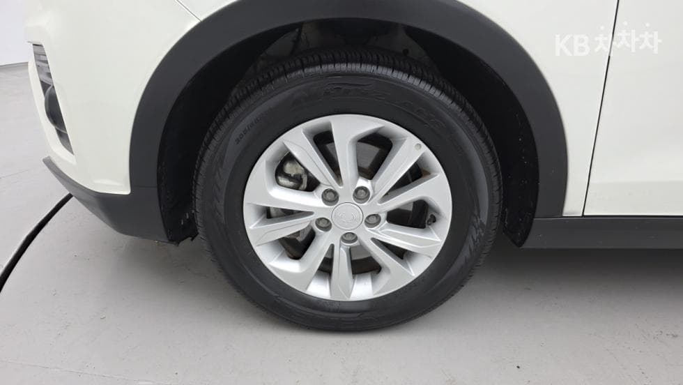 KG Mobility Very New (facelift/refresh; particularly for Tivoli) TivoliGasoline V3 2WD Standard - 18