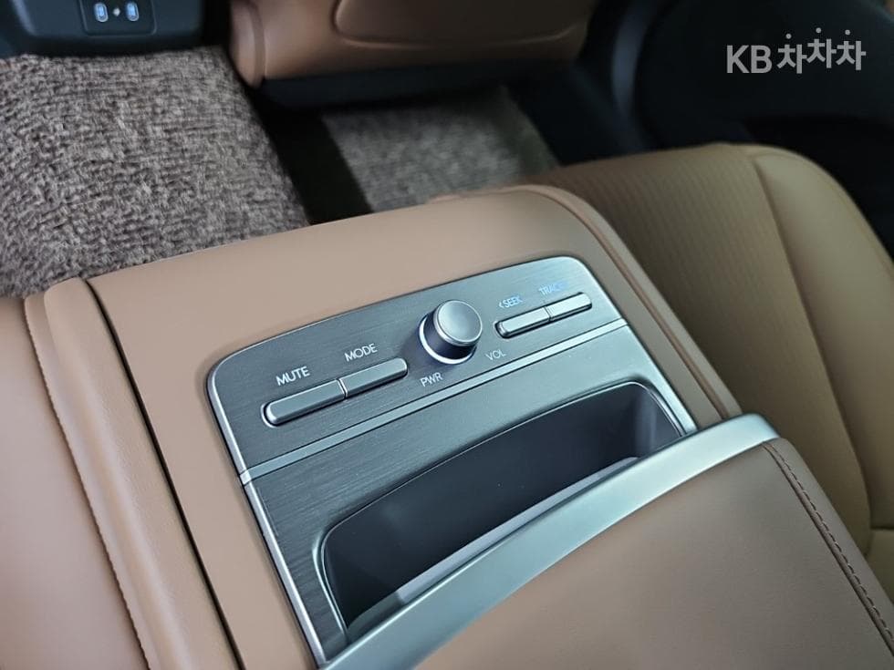 Hyundai The All New Grandeur (Azera)3.5 Gasoline AWD Calligraphy - 14