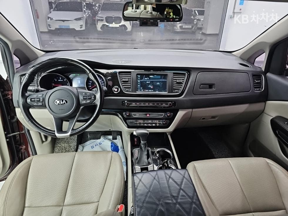 Kia The New (facelift) Carnival9-seater 2.2 Diesel Noblesse Special (special feature/edition) - 7