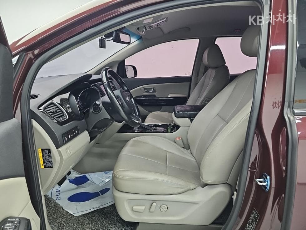 Kia The New (facelift) Carnival9-seater 2.2 Diesel Noblesse Special (special feature/edition) - 11