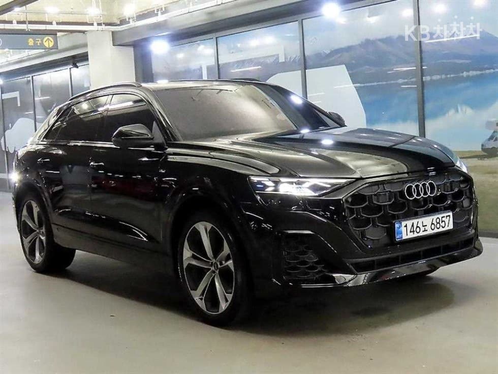 Audi Q83.0 55 TFSI Quattro Premium - 2