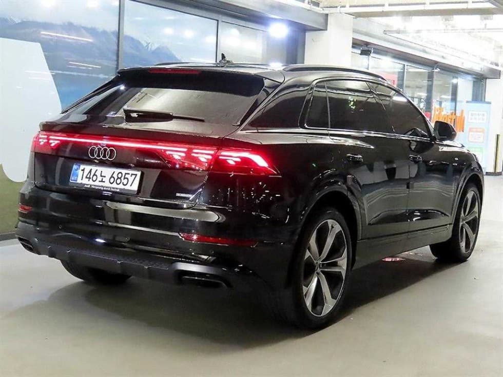 Audi Q83.0 55 TFSI Quattro Premium - 4
