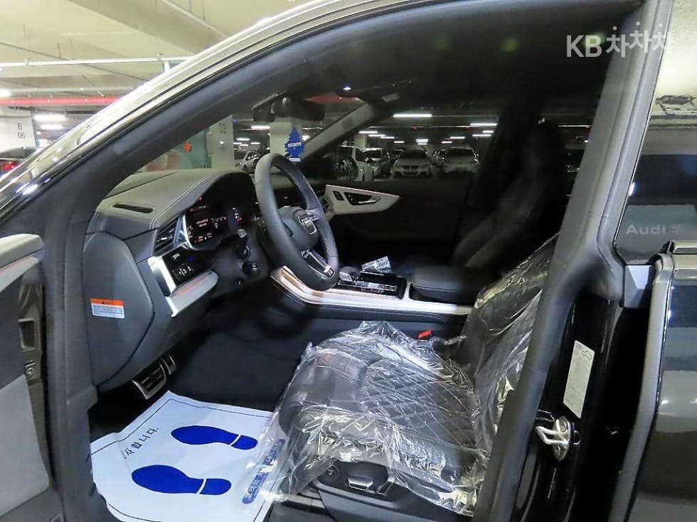 Audi Q83.0 55 TFSI Quattro Premium - 6
