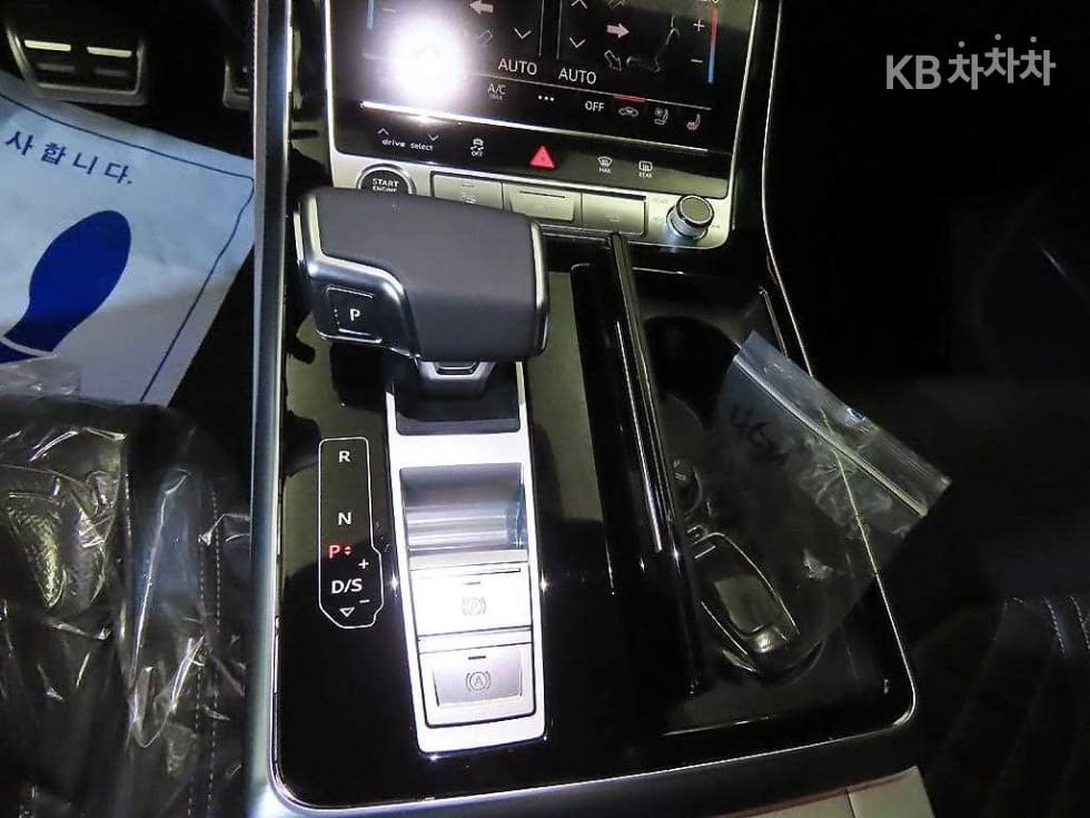 Audi Q83.0 55 TFSI Quattro Premium - 12