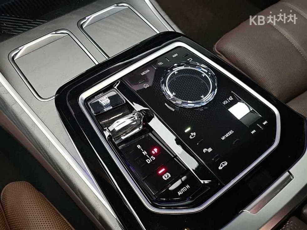 BMW 7시리즈(G70)740i sDrive M Sport Executive - 8