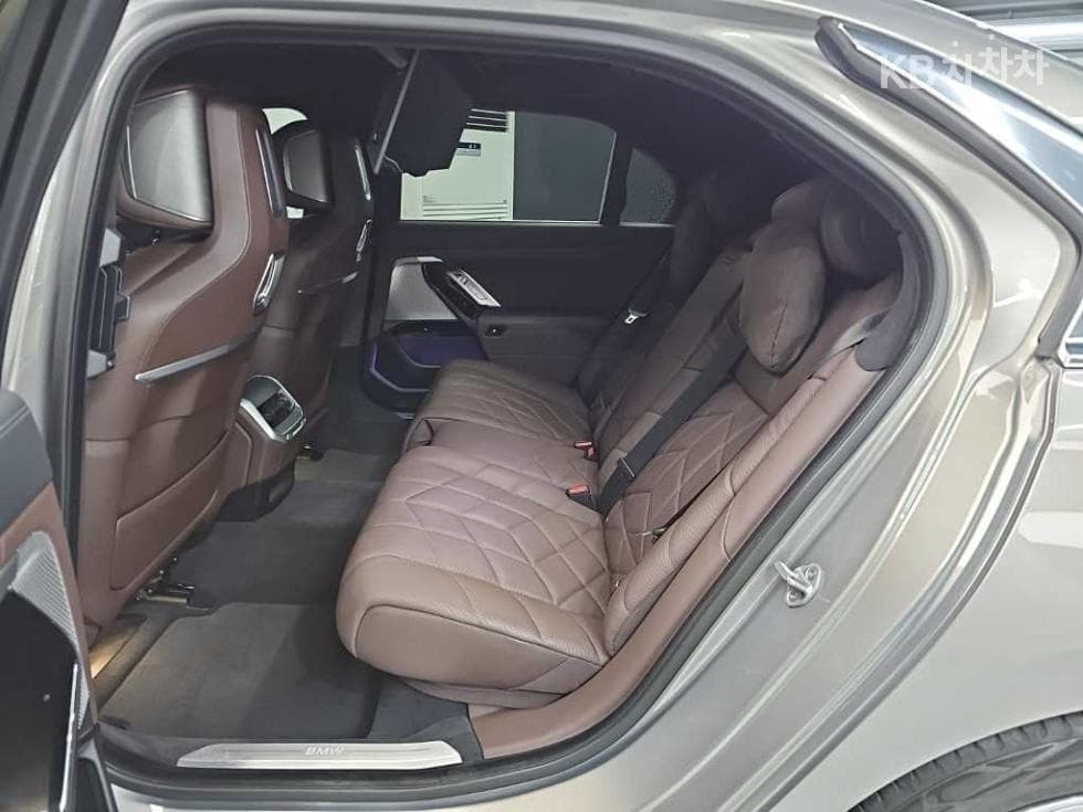 BMW 7시리즈(G70)740i sDrive M Sport Executive - 12