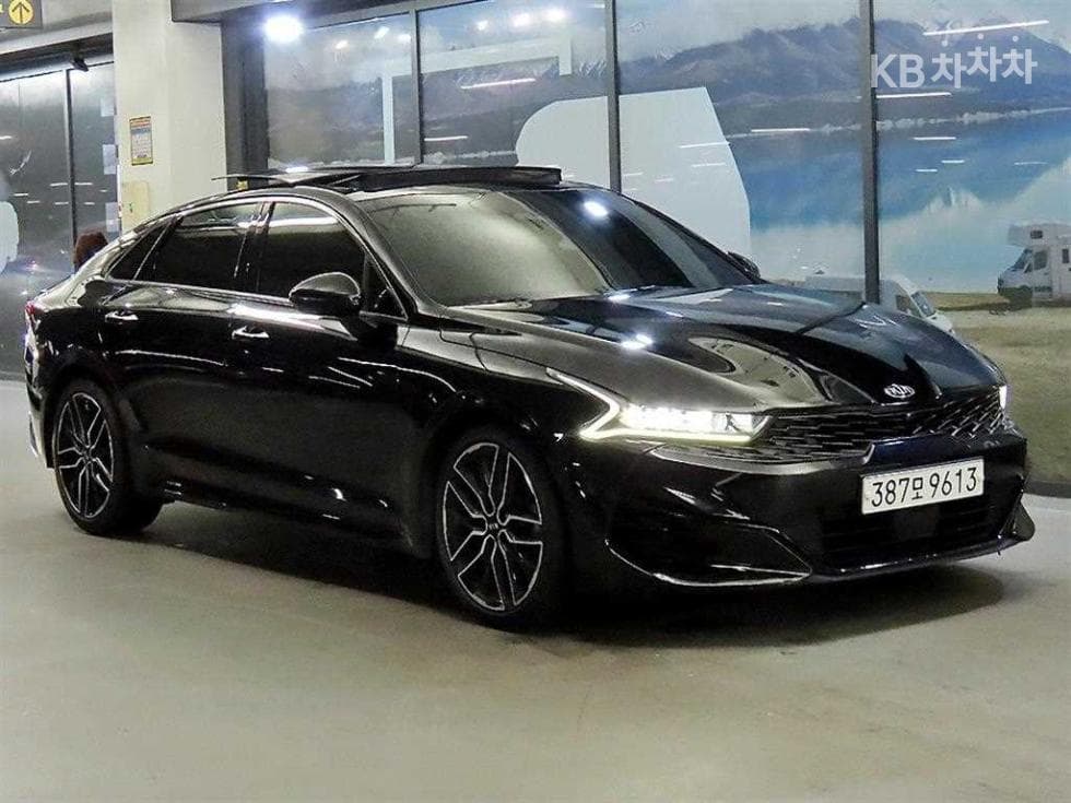 Kia K5 3rd Gen 1.6 Gasoline Turbo Signature - Image 1