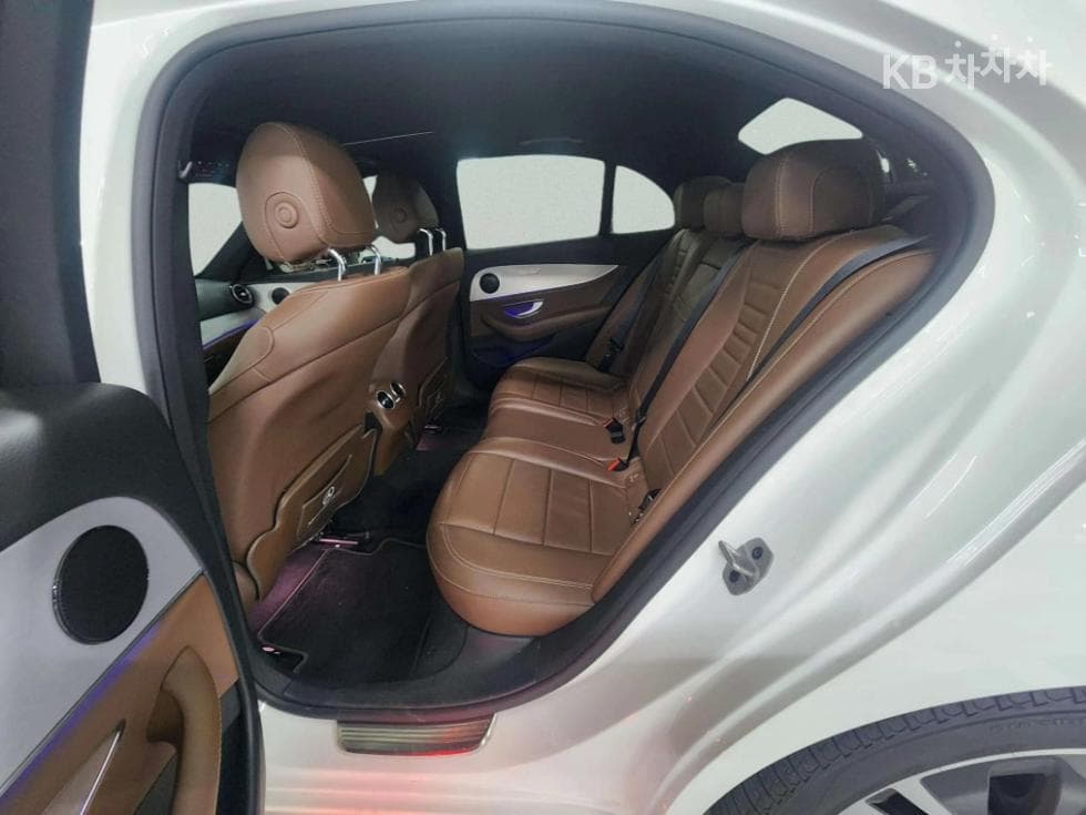 Mercedes-Benz E-Class (W213)E250 Avantgarde - 10