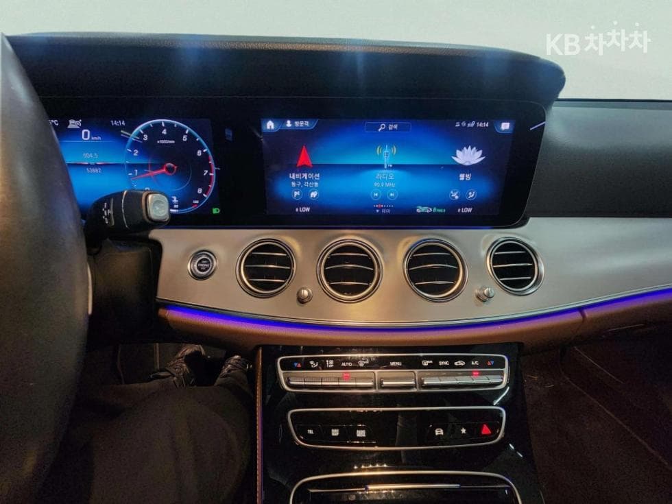 Mercedes-Benz E-Class (W213)E250 Avantgarde - 12