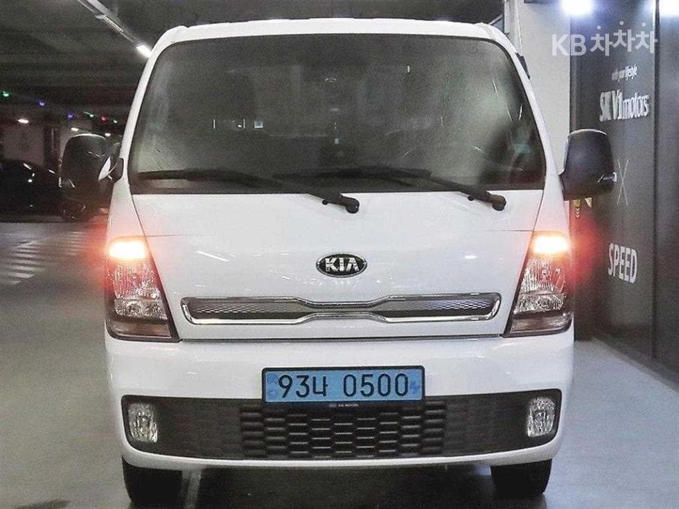Kia The New (facelift) Bongo 3 (light truck) EV1 Ton 2WD Extra Long King Cab GLS - 2