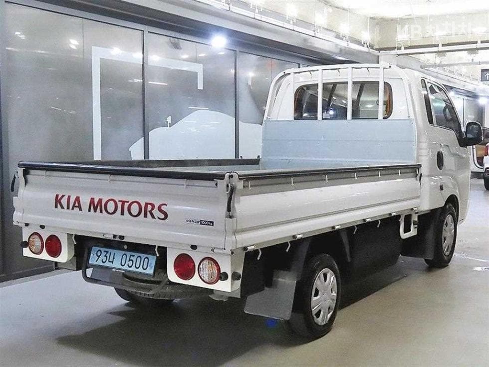 Kia The New (facelift) Bongo 3 (light truck) EV1 Ton 2WD Extra Long King Cab GLS - 4
