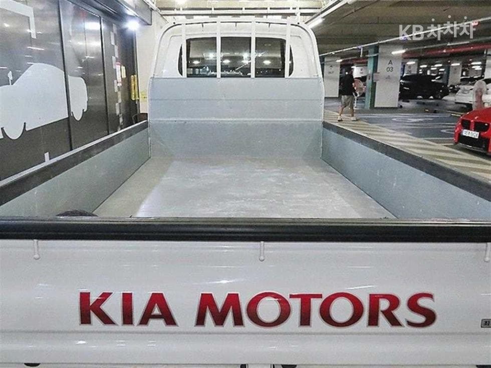 Kia The New (facelift) Bongo 3 (light truck) EV1 Ton 2WD Extra Long King Cab GLS - 6