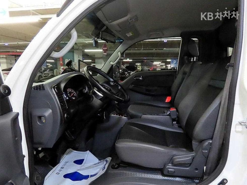 Kia The New (facelift) Bongo 3 (light truck) EV1 Ton 2WD Extra Long King Cab GLS - 7