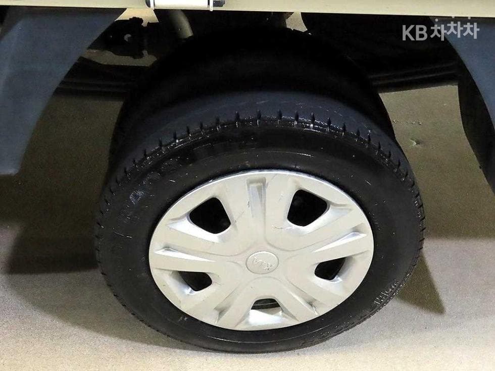 Kia The New (facelift) Bongo 3 (light truck) EV1 Ton 2WD Extra Long King Cab GLS - 19