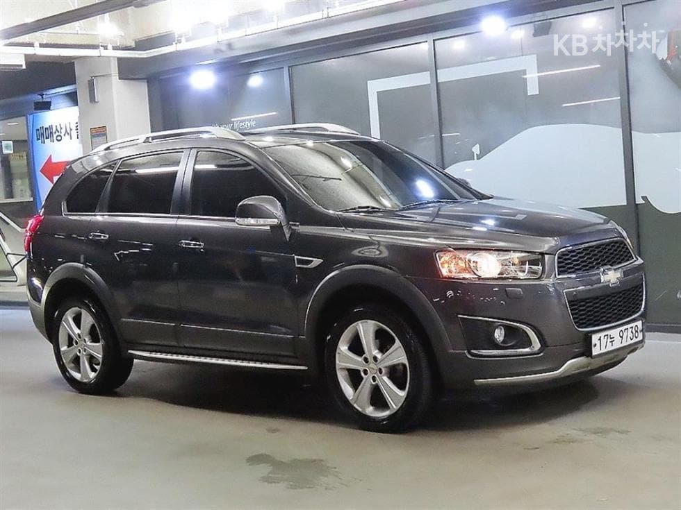 GM Korea Chevrolet Captiva 4WD LT 5-seater - Image 1