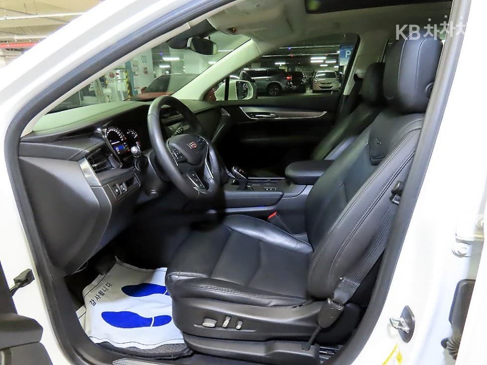 캐딜락 XT53.6 Premium Plus - 6