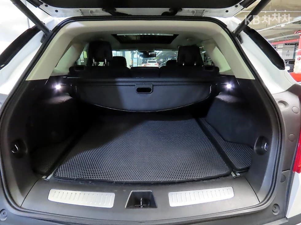 캐딜락 XT53.6 Premium Plus - 17