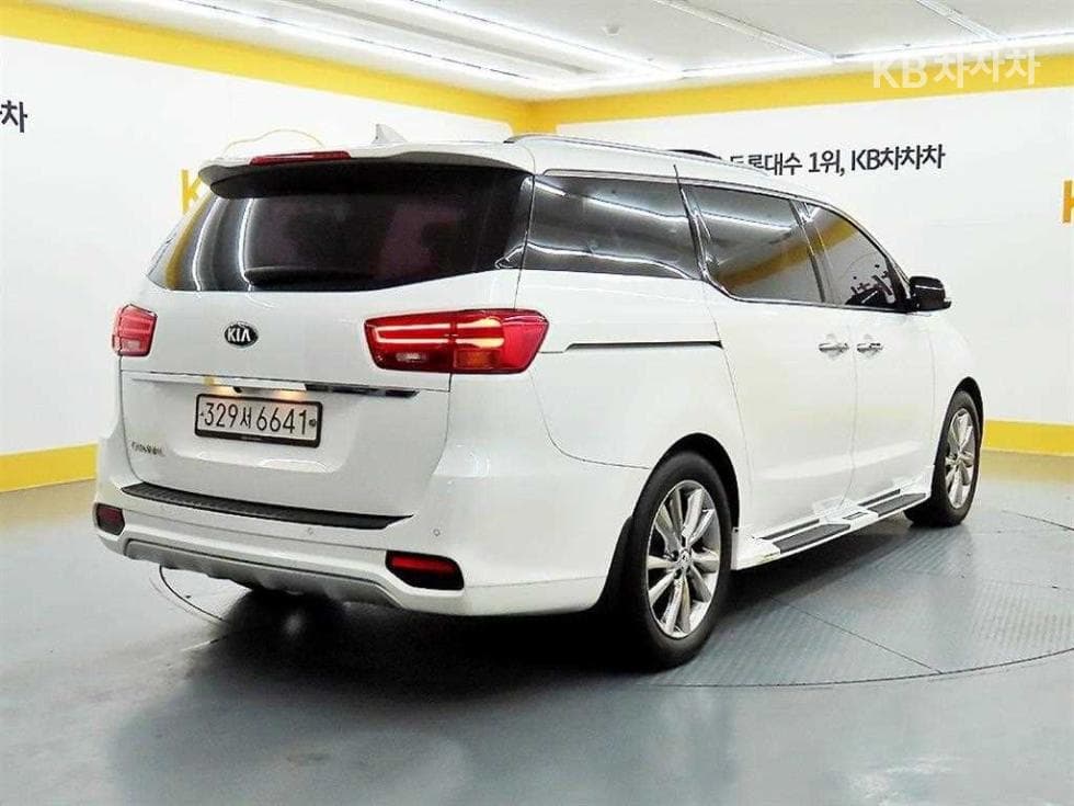 Kia The New (facelift) Carnival9-seater 2.2 Diesel Noblesse Special (special feature/edition) - 2