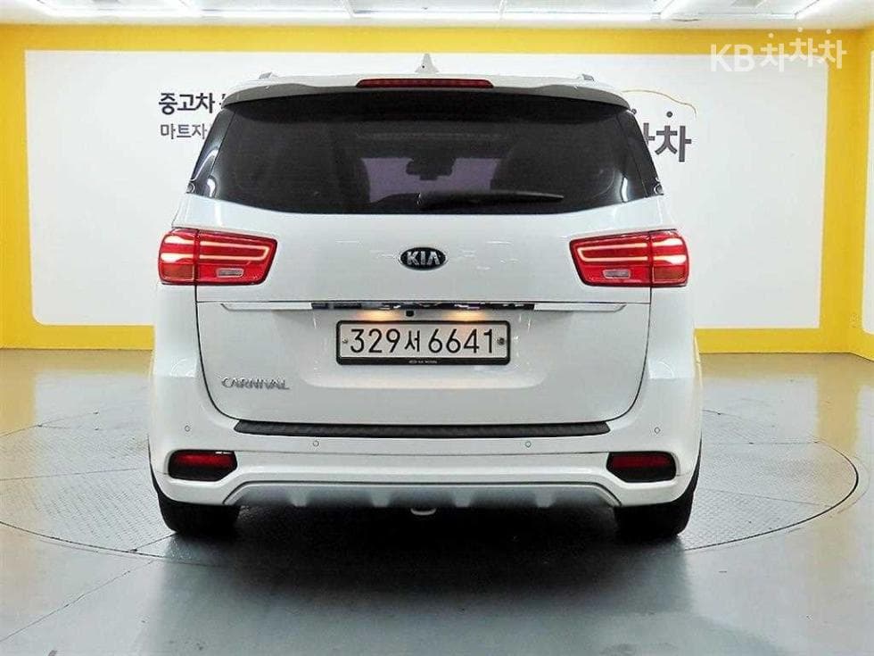 Kia The New (facelift) Carnival9-seater 2.2 Diesel Noblesse Special (special feature/edition) - 4