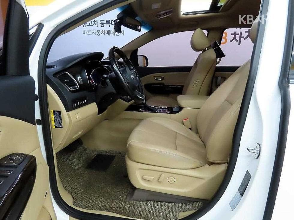 Kia The New (facelift) Carnival9-seater 2.2 Diesel Noblesse Special (special feature/edition) - 5