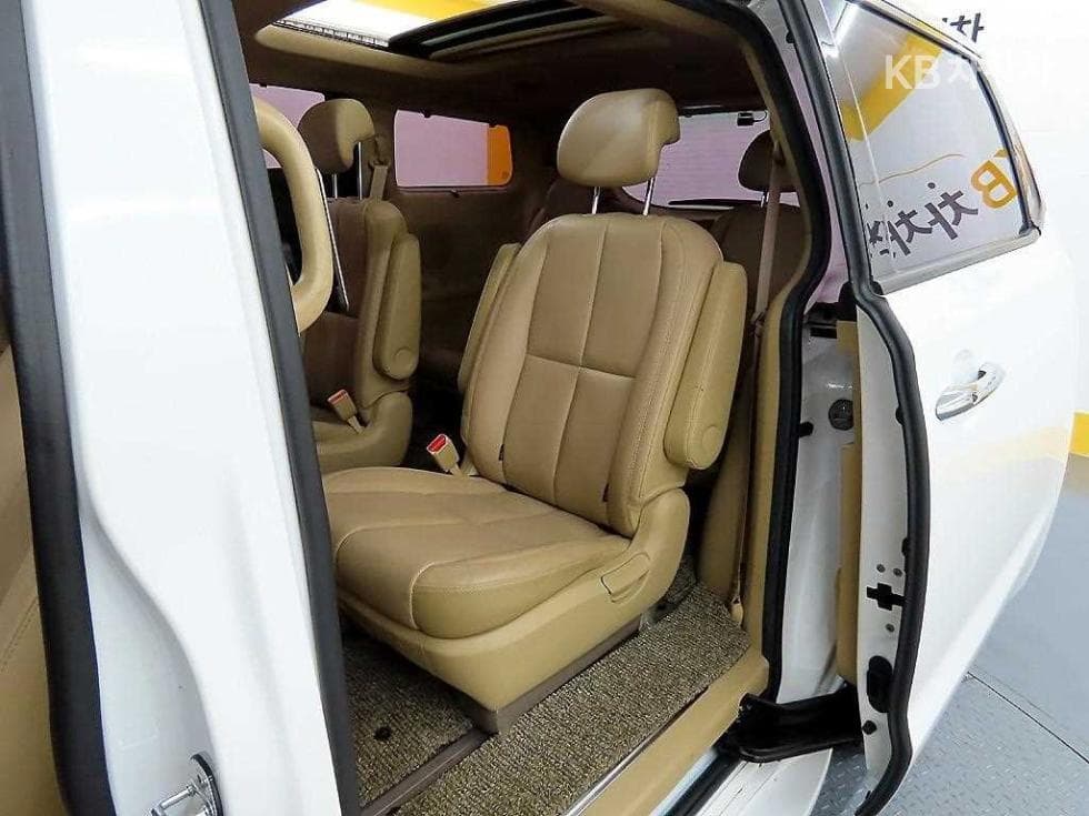 Kia The New (facelift) Carnival9-seater 2.2 Diesel Noblesse Special (special feature/edition) - 6