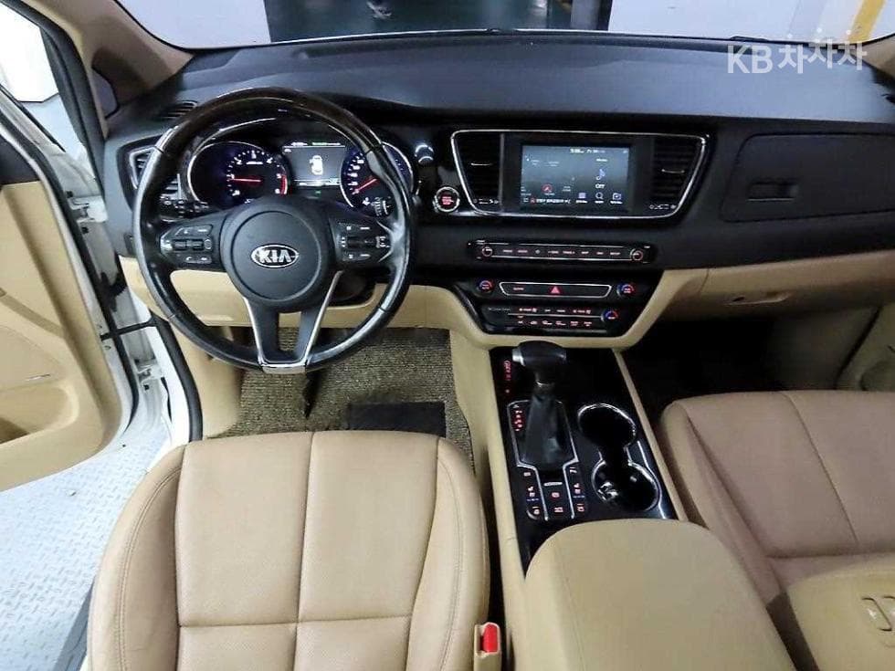 Kia The New (facelift) Carnival9-seater 2.2 Diesel Noblesse Special (special feature/edition) - 7