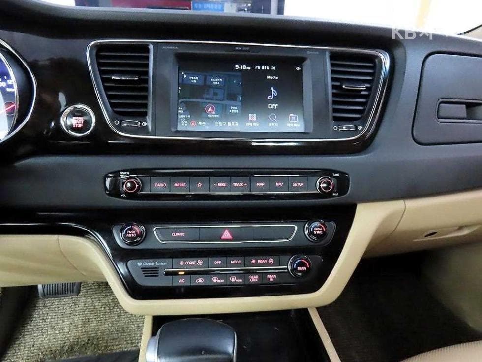 Kia The New (facelift) Carnival9-seater 2.2 Diesel Noblesse Special (special feature/edition) - 13