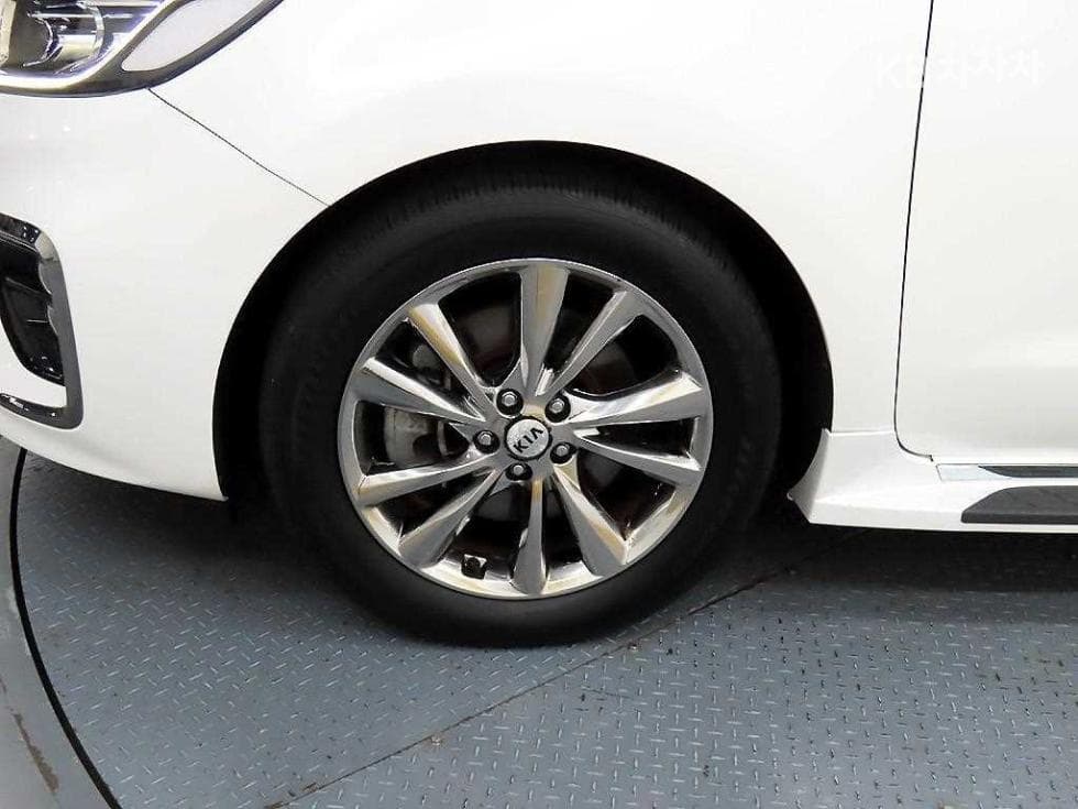 Kia The New (facelift) Carnival9-seater 2.2 Diesel Noblesse Special (special feature/edition) - 20