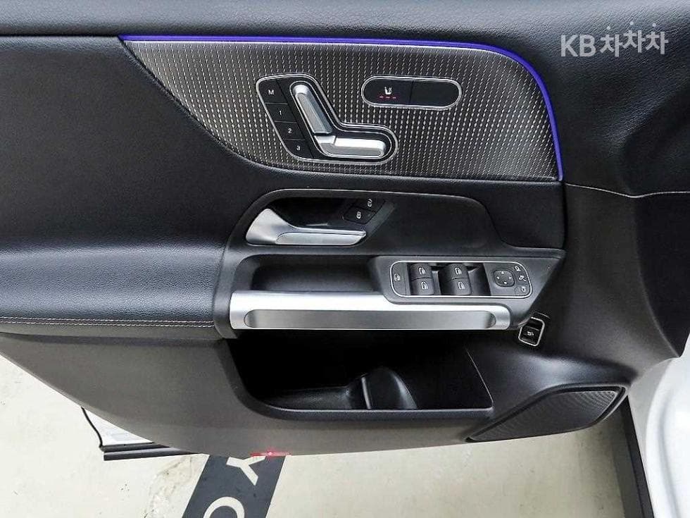 Mercedes-Benz GLB(X247)GLB 220 - 11