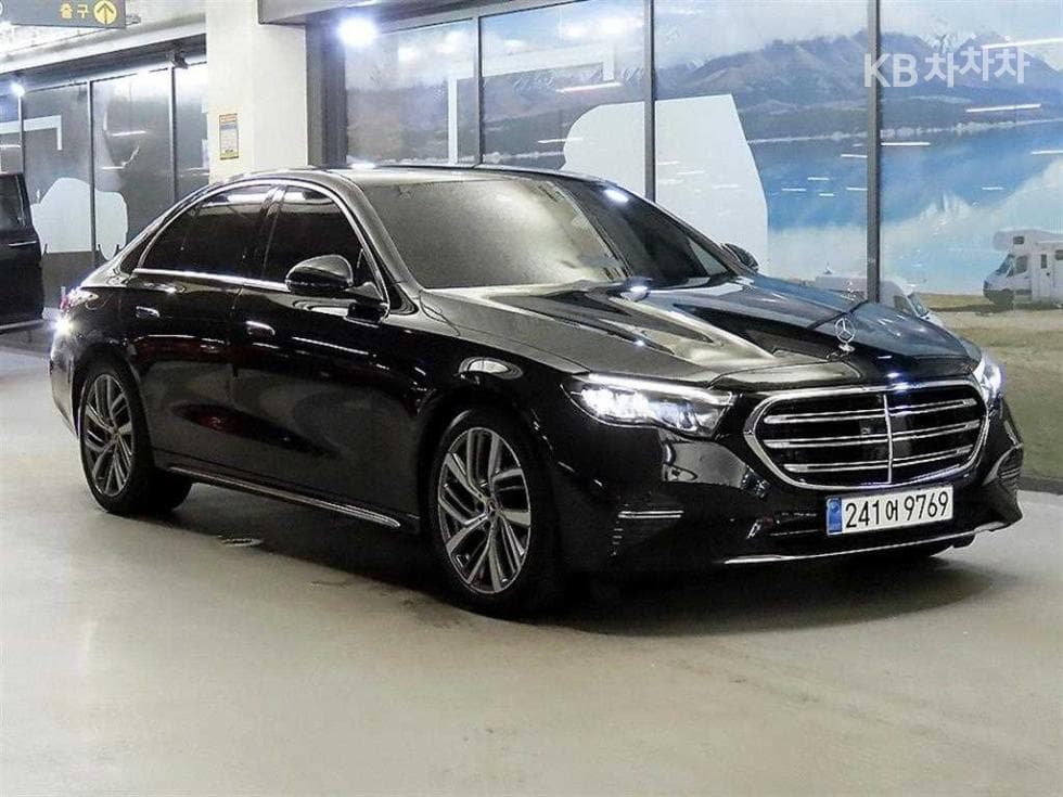 Mercedes-Benz E-클래스 (W214) E220d 4MATIC Exclusive - Image 1