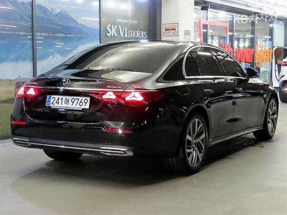 Mercedes-Benz E-클래스 (W214)E220d 4MATIC Exclusive - 4
