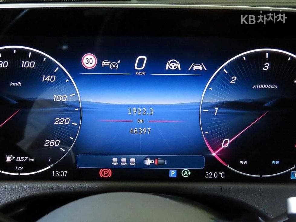 Mercedes-Benz E-클래스 (W214)E220d 4MATIC Exclusive - 9