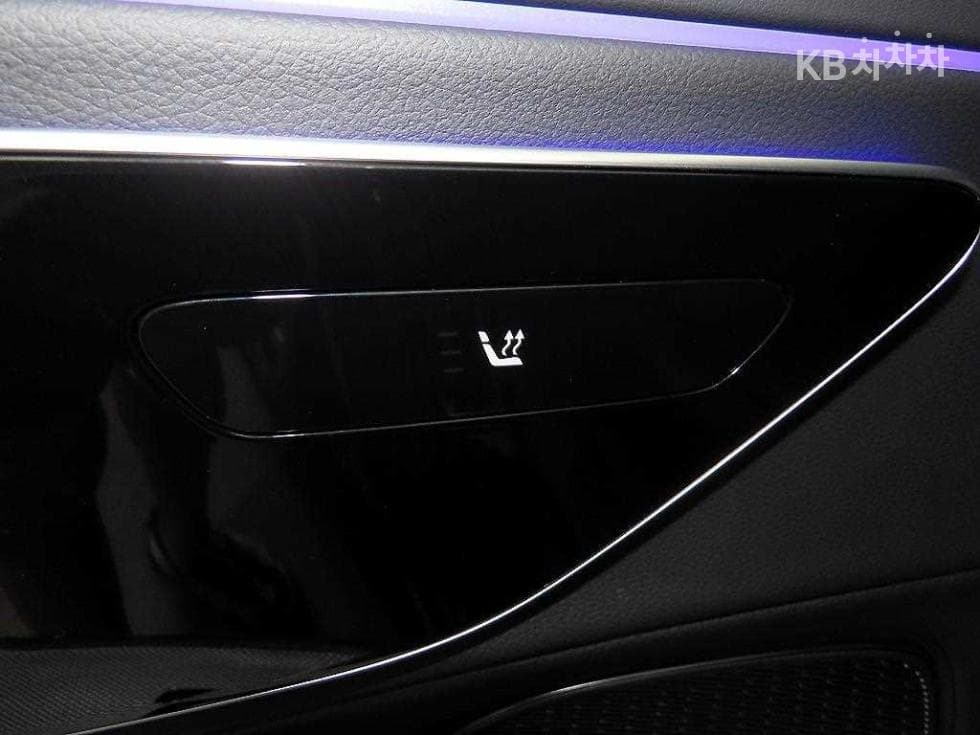 Mercedes-Benz E-클래스 (W214)E220d 4MATIC Exclusive - 14